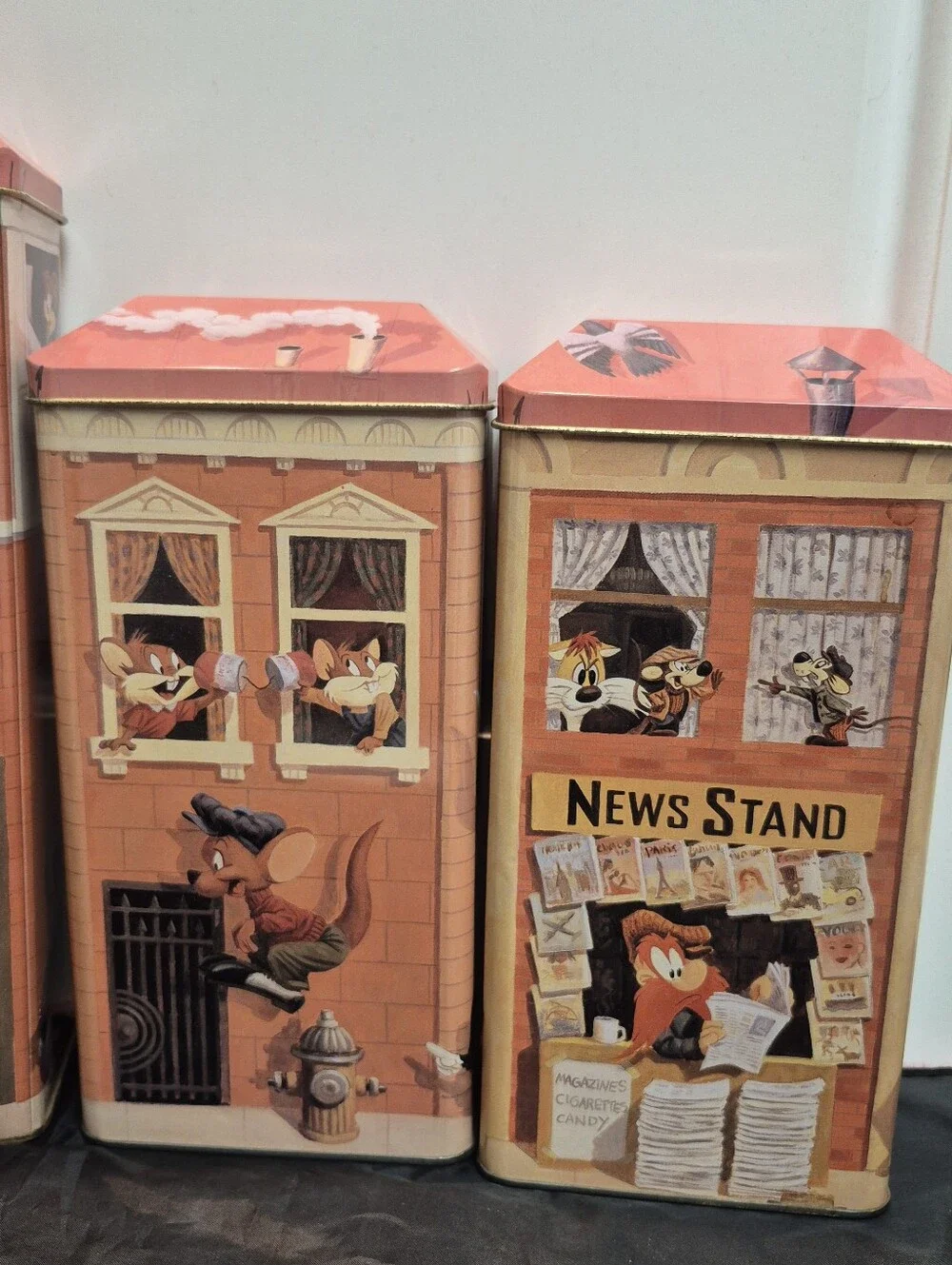 Rare Vintage 1994 Warner Bros. Looney Tunes Downtown Set of 4 Tins -